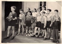 /album/fotogalerie/a20-6-1955-chlapci-z-rybarske-ulicky-ucinkujici-jindra-ruzicka-eva-solcova-marie-solcova-vera-vankova-kveta-stoklasova-vladimir-rab-zdenek-placek-jpg/